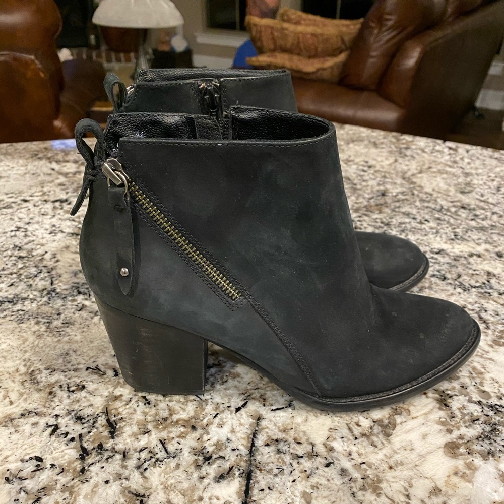 Blonde Nivada Waterproof ankle boots